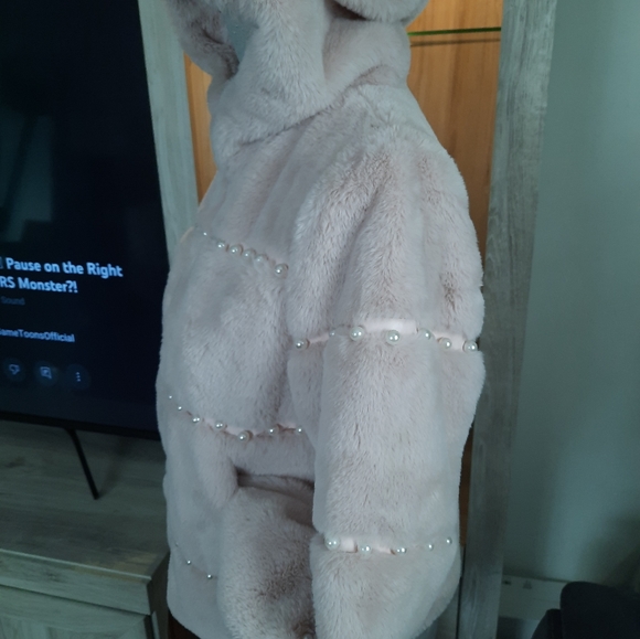 L A  coalition Faux-fur jacket size youth medium decorated with white pearls - Picture 3 of 7